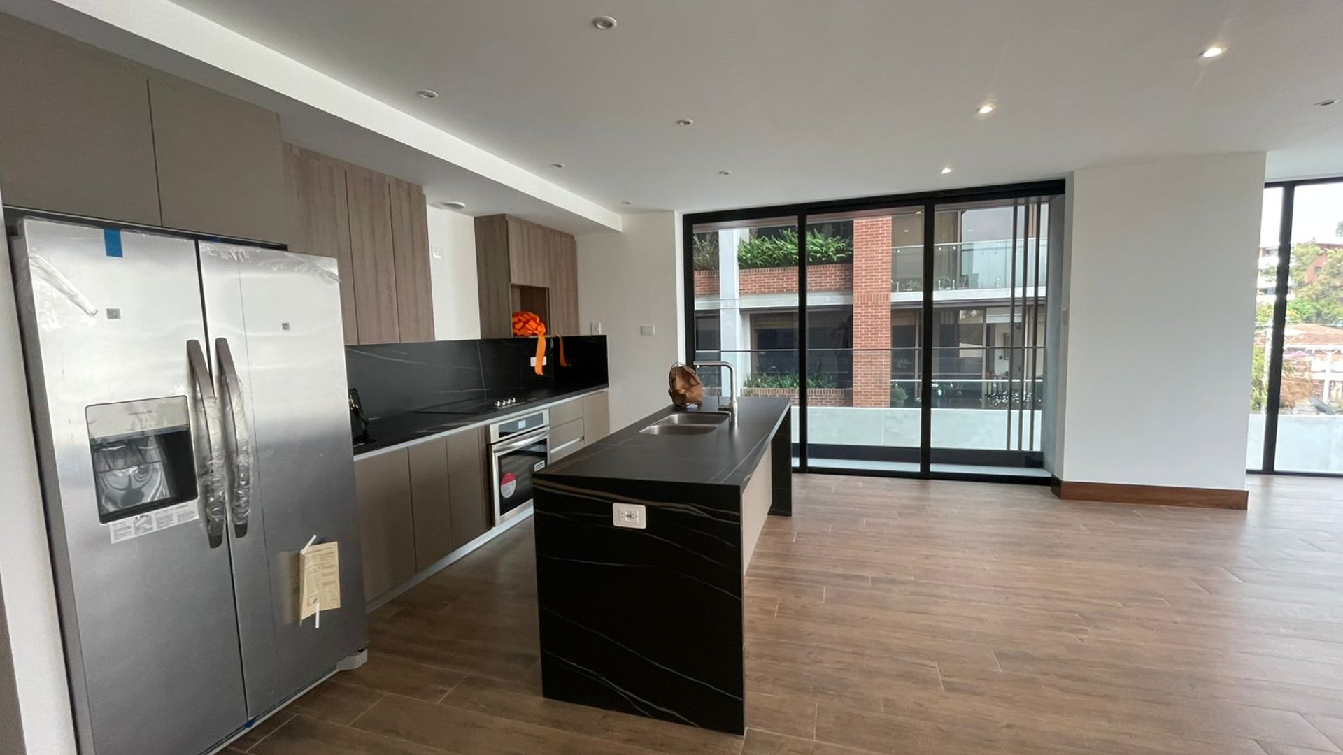 APARTAMENTO EN EDIFICIO GAURA ZONA 15 VISTA HERMOSA