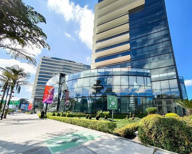 Oficina en Venta o Renta – Design Center, Zona 10