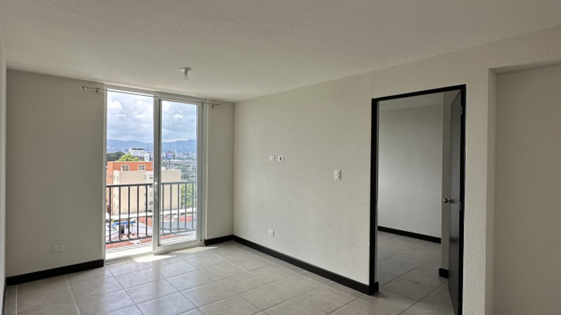 Apartamento renta 3 habitaciones cerca USAC Zona 12 - Miniatura 2