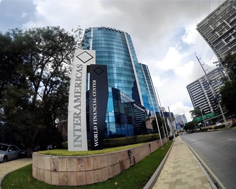 Pool de Oficinas en Renta en Zona 10 - INTERAMERICAS