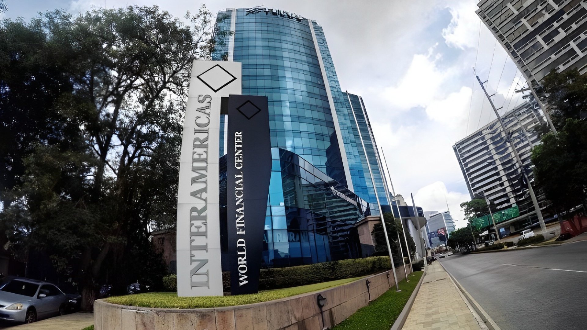 Pool de Oficinas en Renta en Zona 10 - INTERAMERICAS