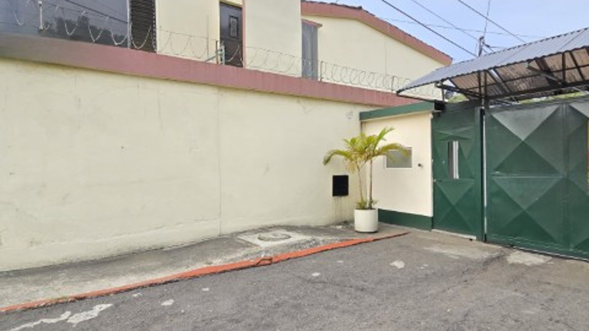 Casa en Venta San Cristóbal con Dos Locales Comerciales