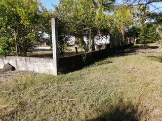 En venta  terreno y casa vacacional en Taxisco - Image 9