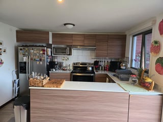 Apartamento 3 habitaciones + servicio en venta Segheria zona 14 - Image 3