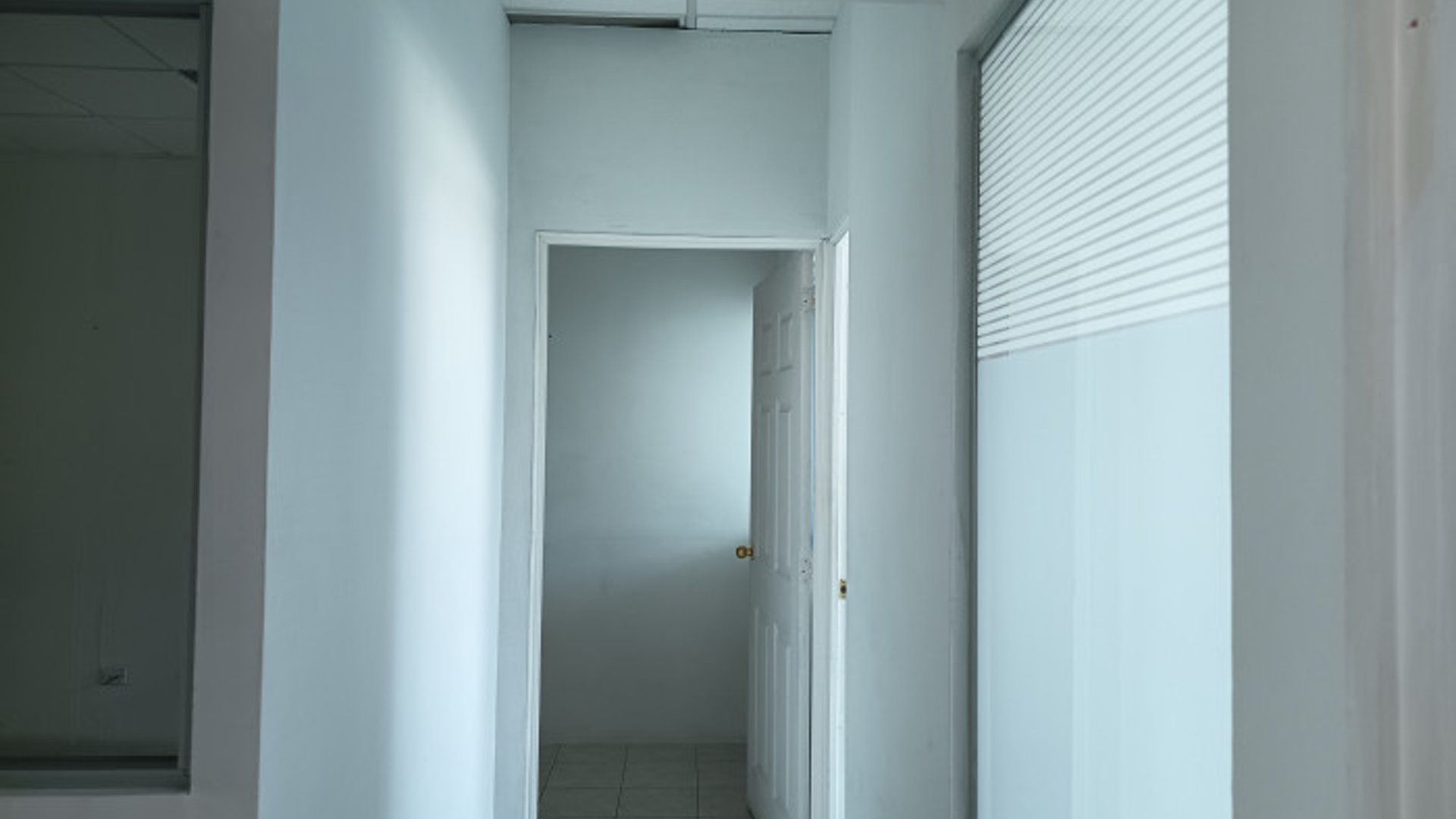 Oficina en Venta y/o renta en Zona 10 Zona Pradera - Miniatura 4