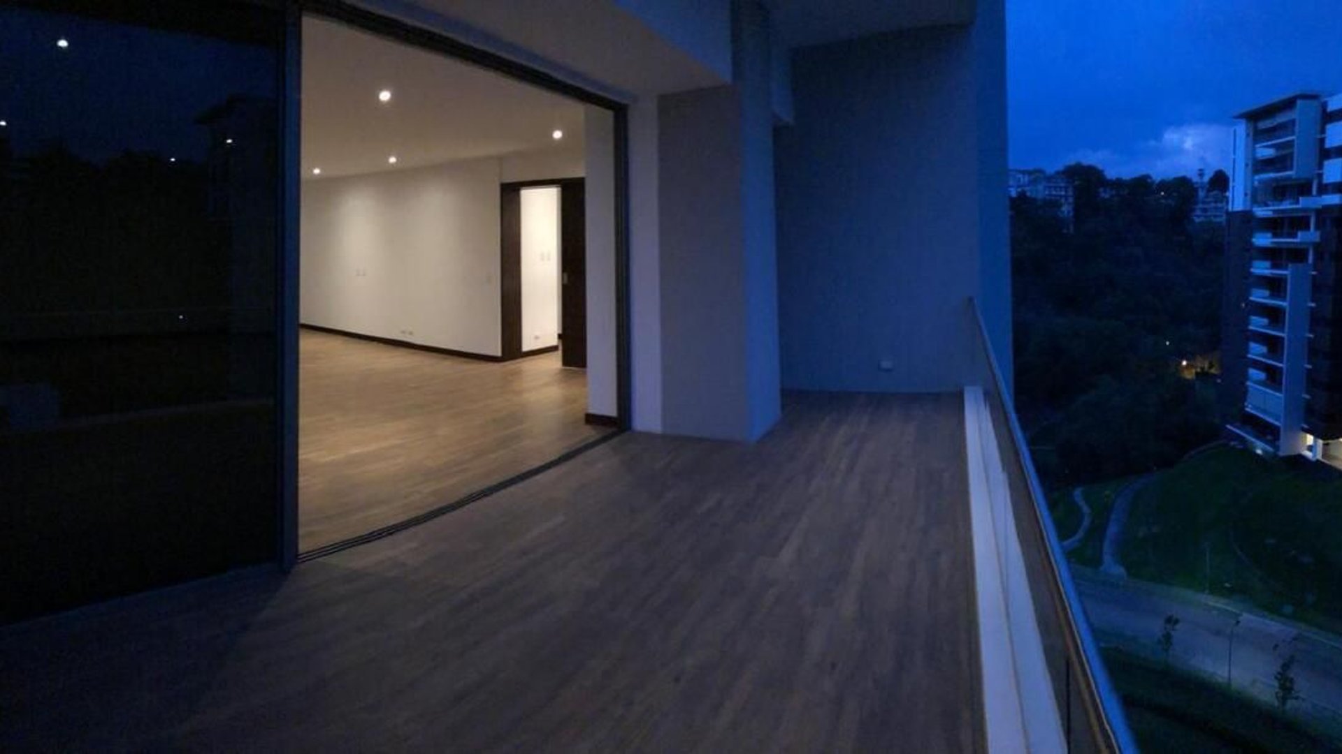 ACANTOS DE CAYALÁ / Apartamento en Renta, zona 16 - Miniatura 2