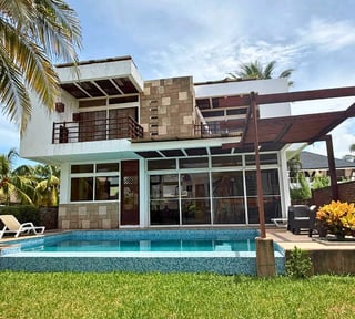 EN CONDOMINIO KM. 5 CARRETERA A MONTERRICO SE VENDE CASA