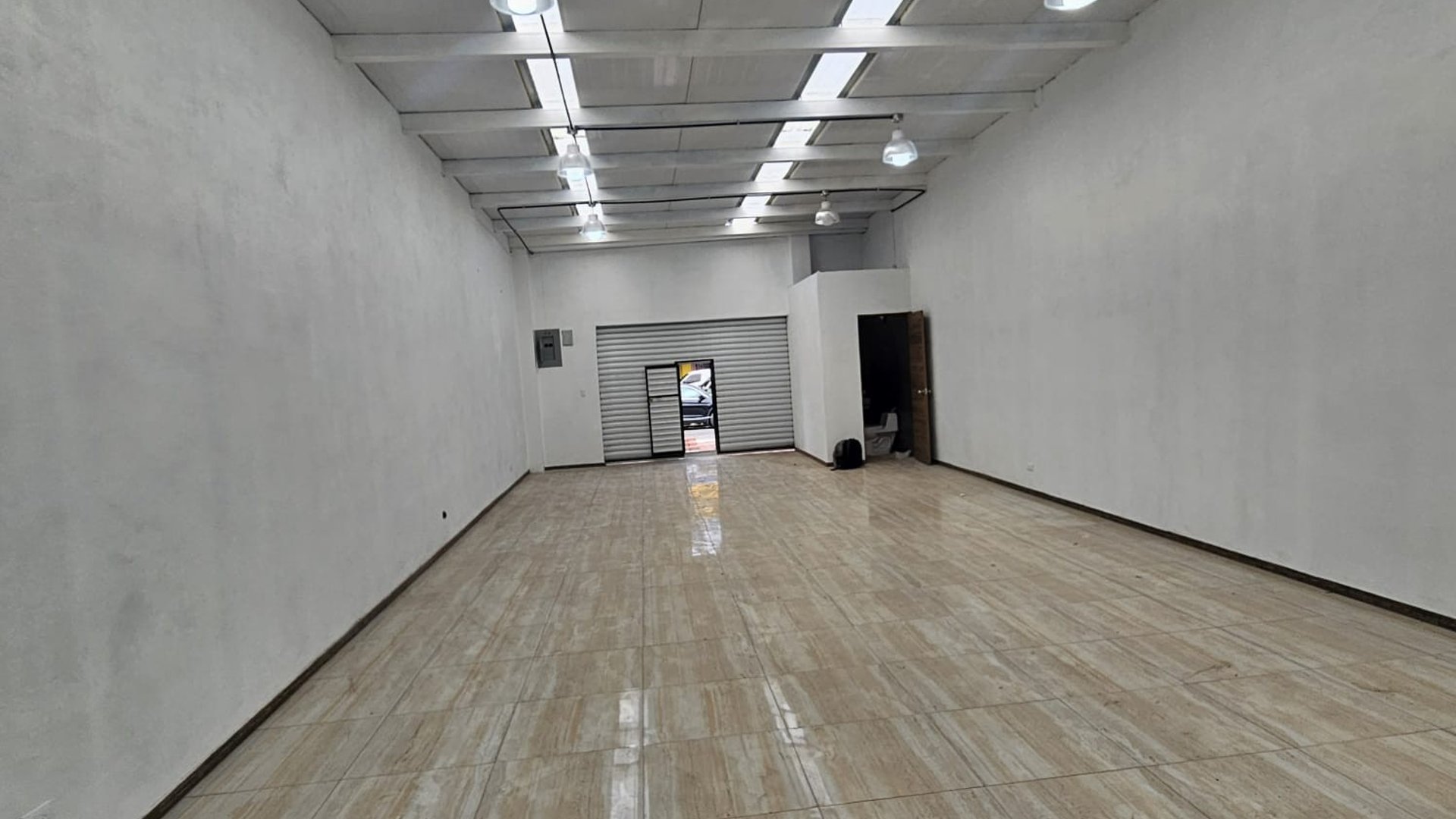 Locales en renta Bosques de San Nicolás 96 m², zona 4 de Mixco