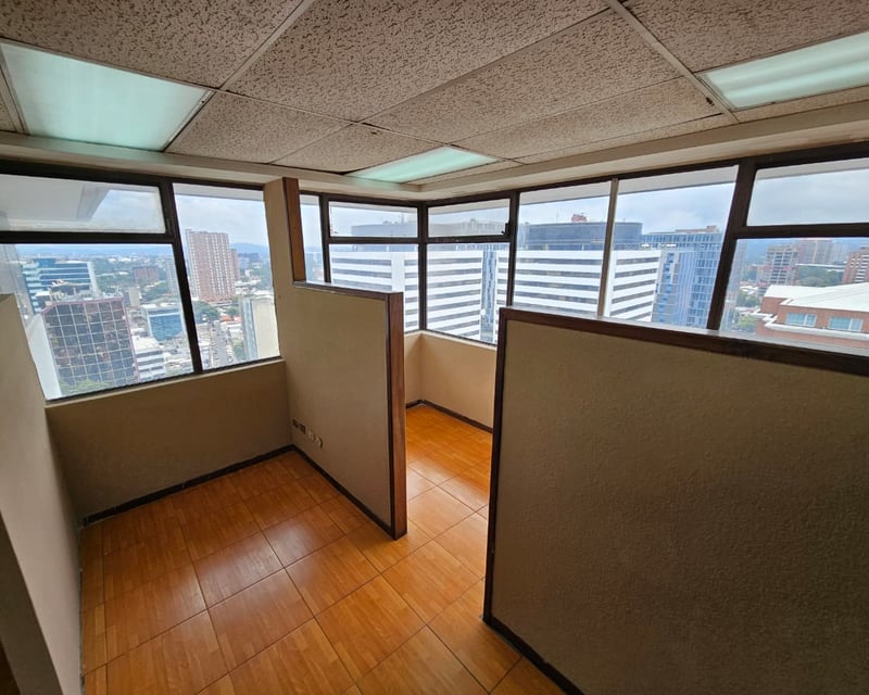 Oficina en Renta en Edificio Reforma Montufar, zona 10 - Miniatura 15