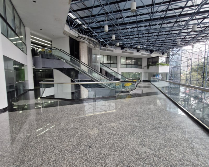 Oficina en Renta en Edificio Corporativo en Zona 10