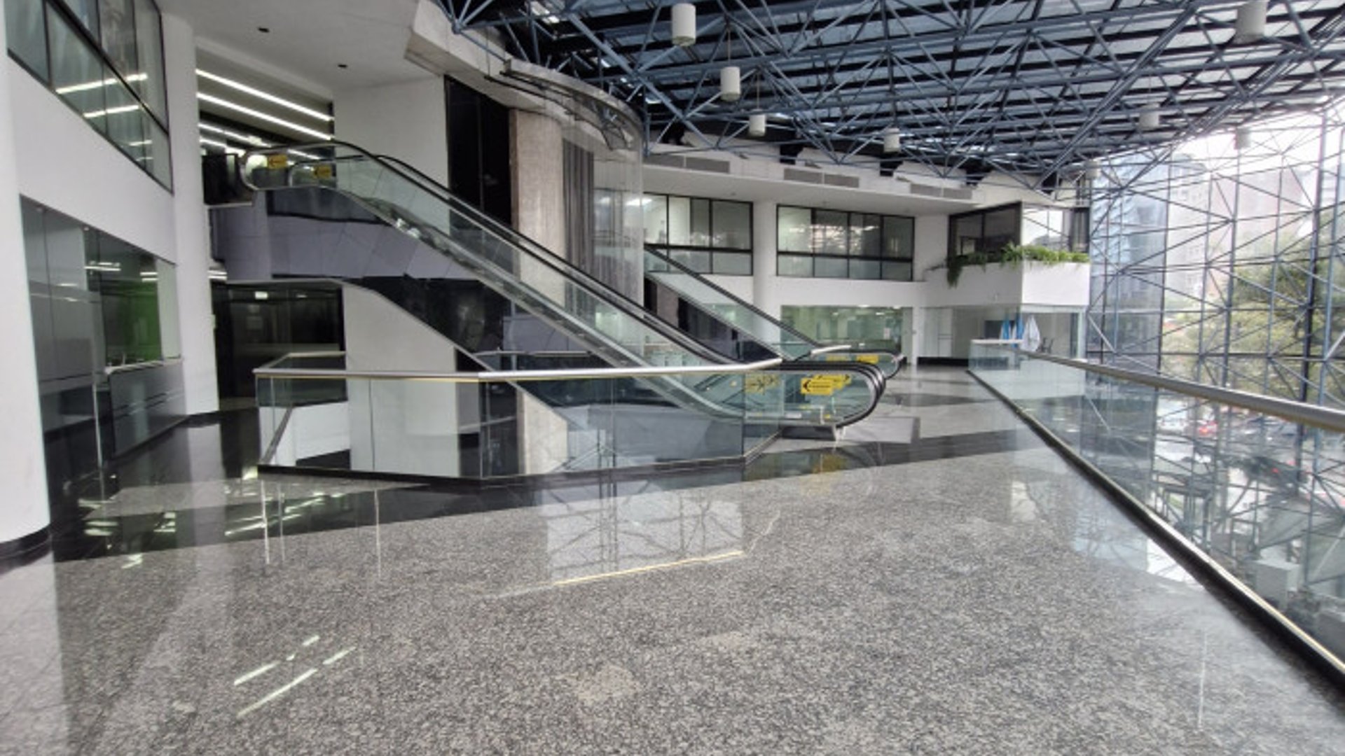 Oficina en Renta en Edificio Corporativo en Zona 10