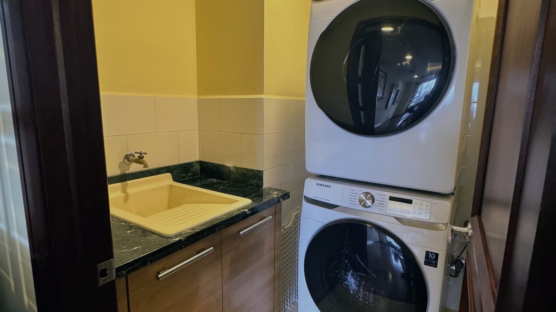 APARTAMENTO AMUEBLADO Y EQUIPADO EN  EDIFICIO SANTA MARIA ZONA 10 - Miniatura 8