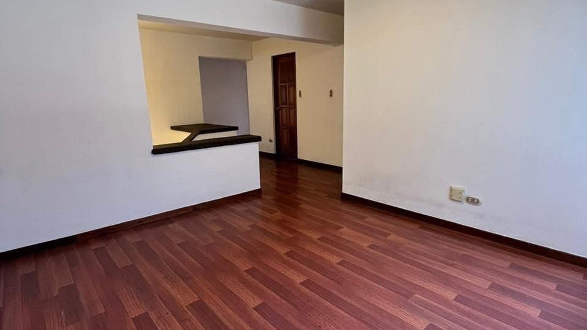 Lindo towhouse en renta Cantabria zona 13 - Miniatura 7