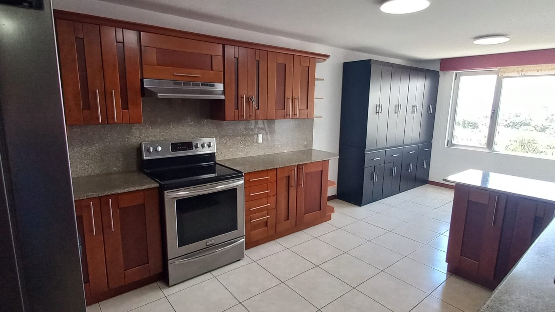 Apartamento en renta en Edificio Boticcelli, zona 15 Ref-6060 - Miniatura 4
