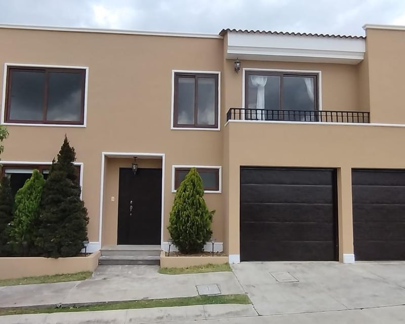 📍 CASA EN RENTA Y VENTA – CUMBRES DE LA ARBOLEDA | KM 21.5 CAES