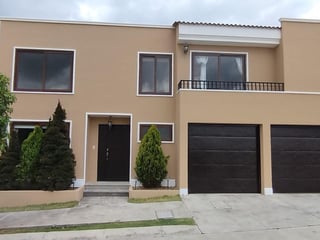 📍 CASA EN RENTA Y VENTA – CUMBRES DE LA ARBOLEDA | KM 21.5 CAES - Image 1