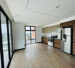 Apartamento de esquina en IQ10 Zona 10 | 2 Habitaciones Nivel 15 con lindas vistas
