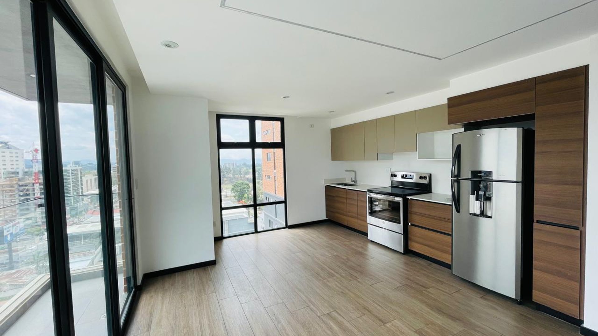 Apartamento de esquina en IQ10 Zona 10 | 2 Habitaciones Nivel 15 con lindas vistas