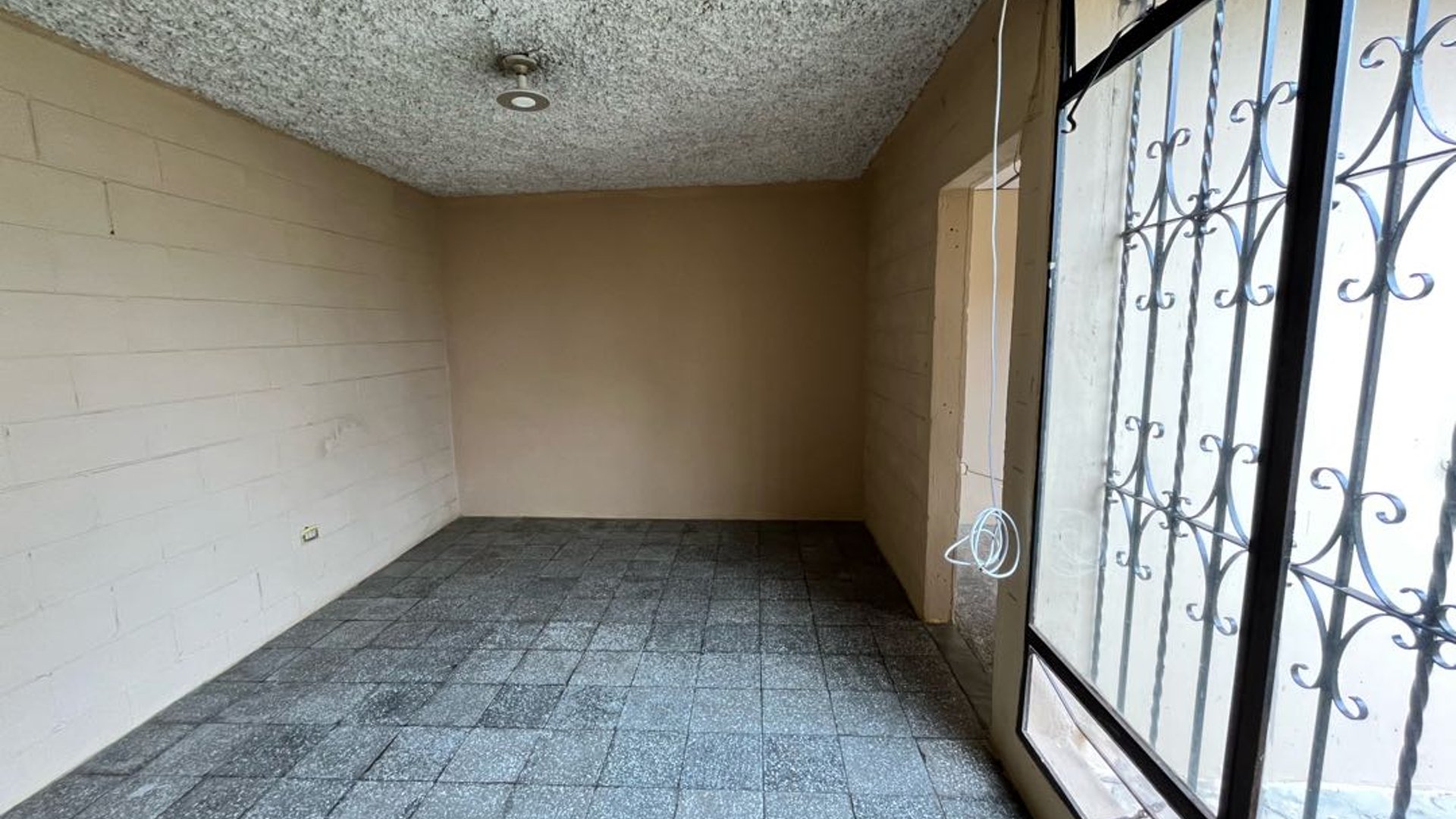 Casa en Venta, Loma Linda, Zona 11 - Miniatura 4