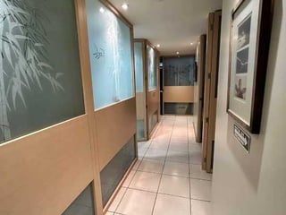Vendo / Alquilo Oficina/clinica en Edificio Multimedica zona 15 - 2