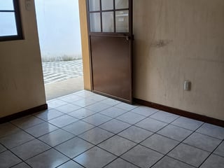 Venta de Casa en área comercial de la zona 13 Pamplona - Image 6