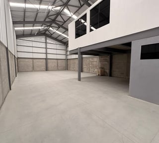 Se alquilan bodegas diferentes metrajes en Empresarial Villa Canales