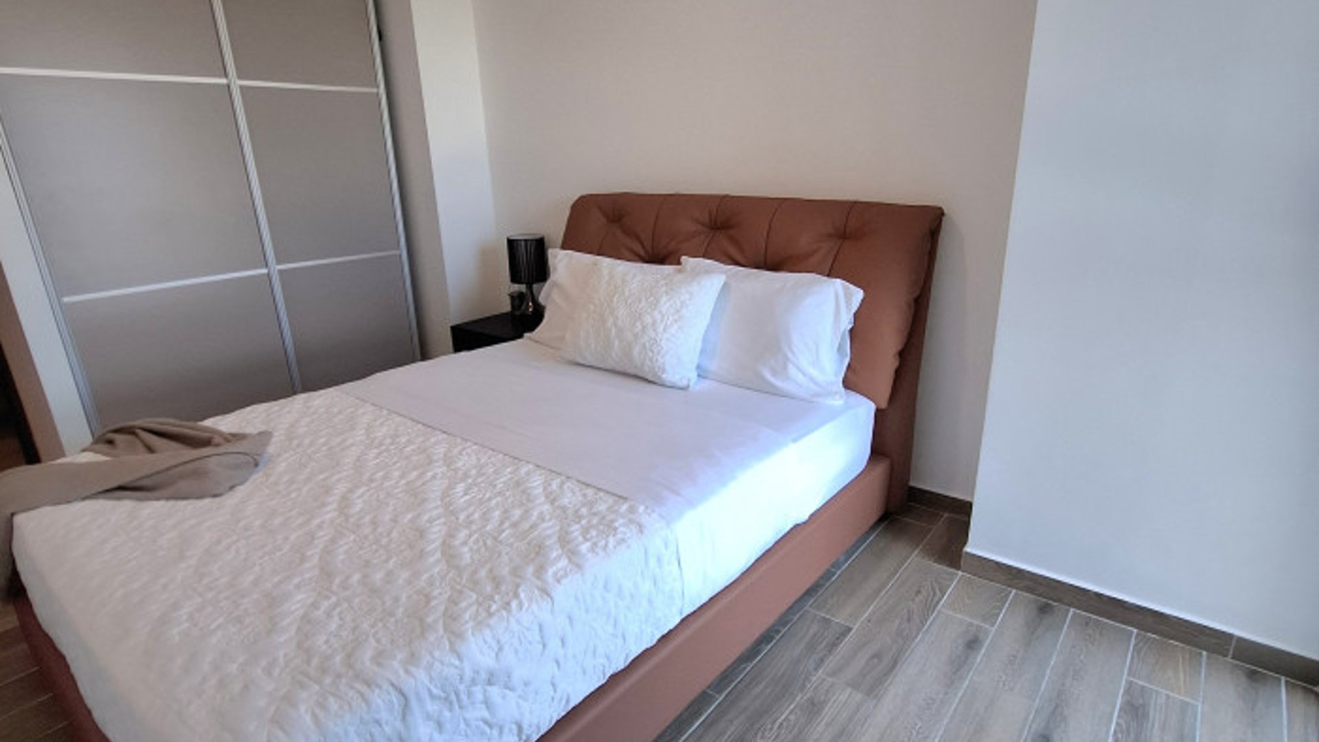 Apartamento Amueblado de 3 Habitaciones en Parque 14 - Miniatura 13