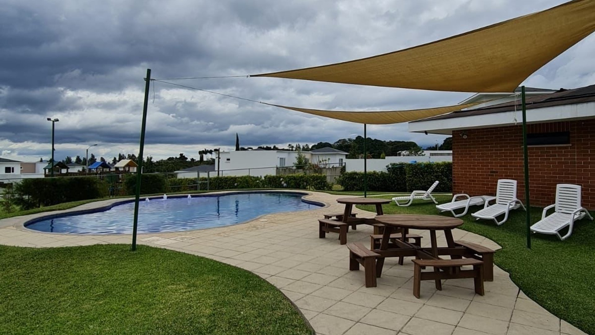 LA FONTANA / Moderna Casa en venta km. 26 Carretera Salvador