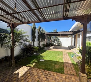 Casa amplia de un nivel en renta o venta en Carretera Al Salvador