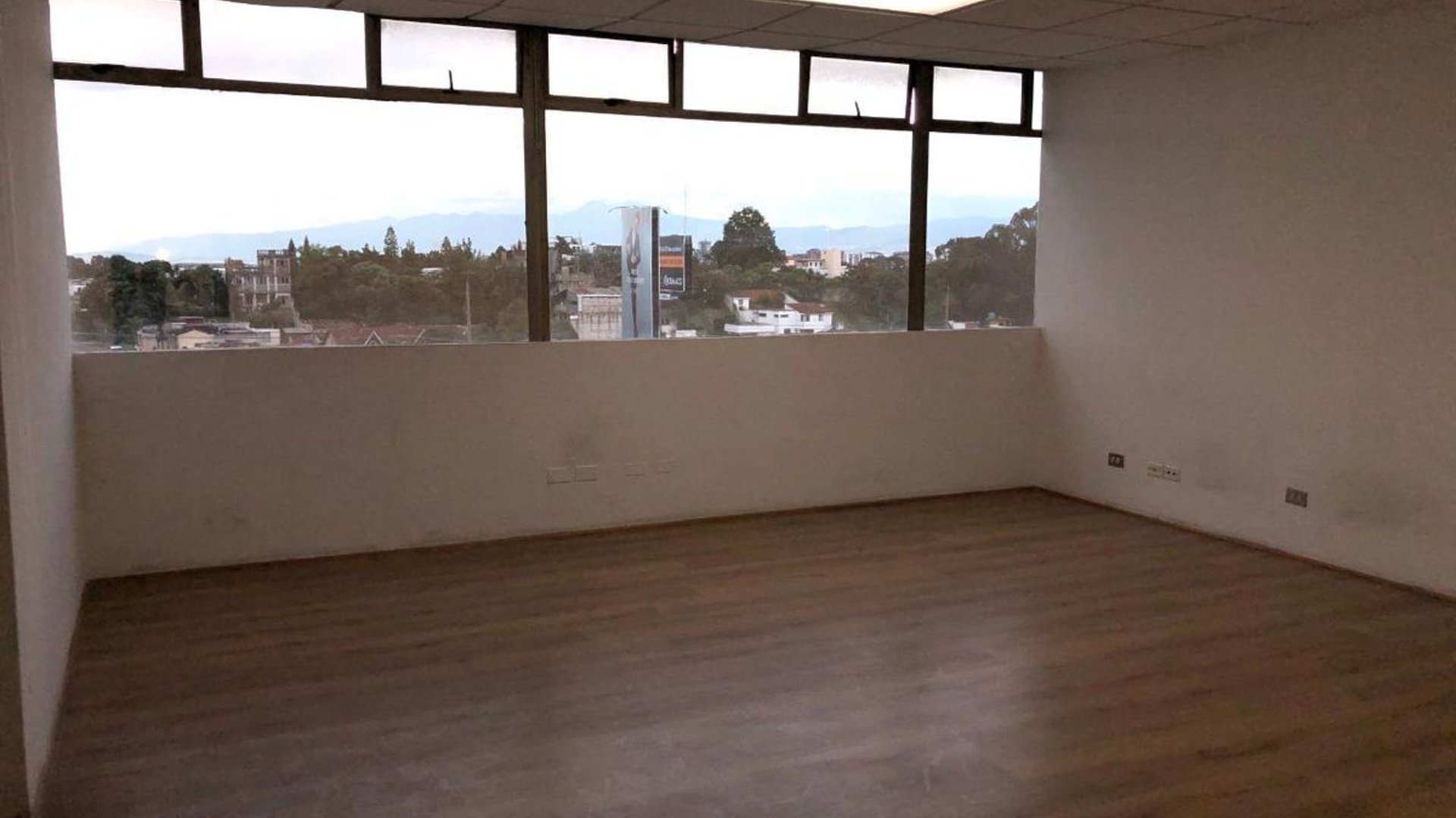 Edificio en ALQUILER en zona 10 - Miniatura 3
