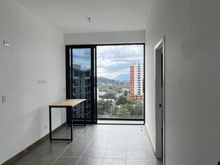📍 APARTAMENTO EN ALQUILER – EDIFICIO QUINCE ESQUINA | ZONA 15, VHI - 3