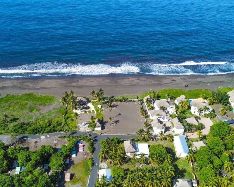 VENTA DE AMPLIO TERRENO 4,400vr2 - MONTERRICO
