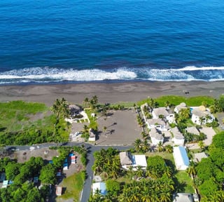 VENTA DE AMPLIO TERRENO 4,400vr2 - MONTERRICO 