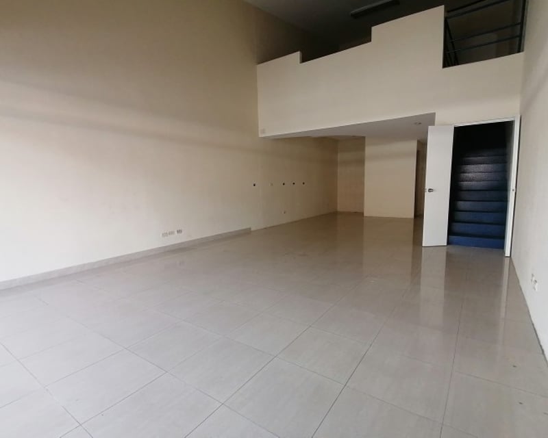 En Renta Local en Zona 10 con 81 m2 cercano a Pradera