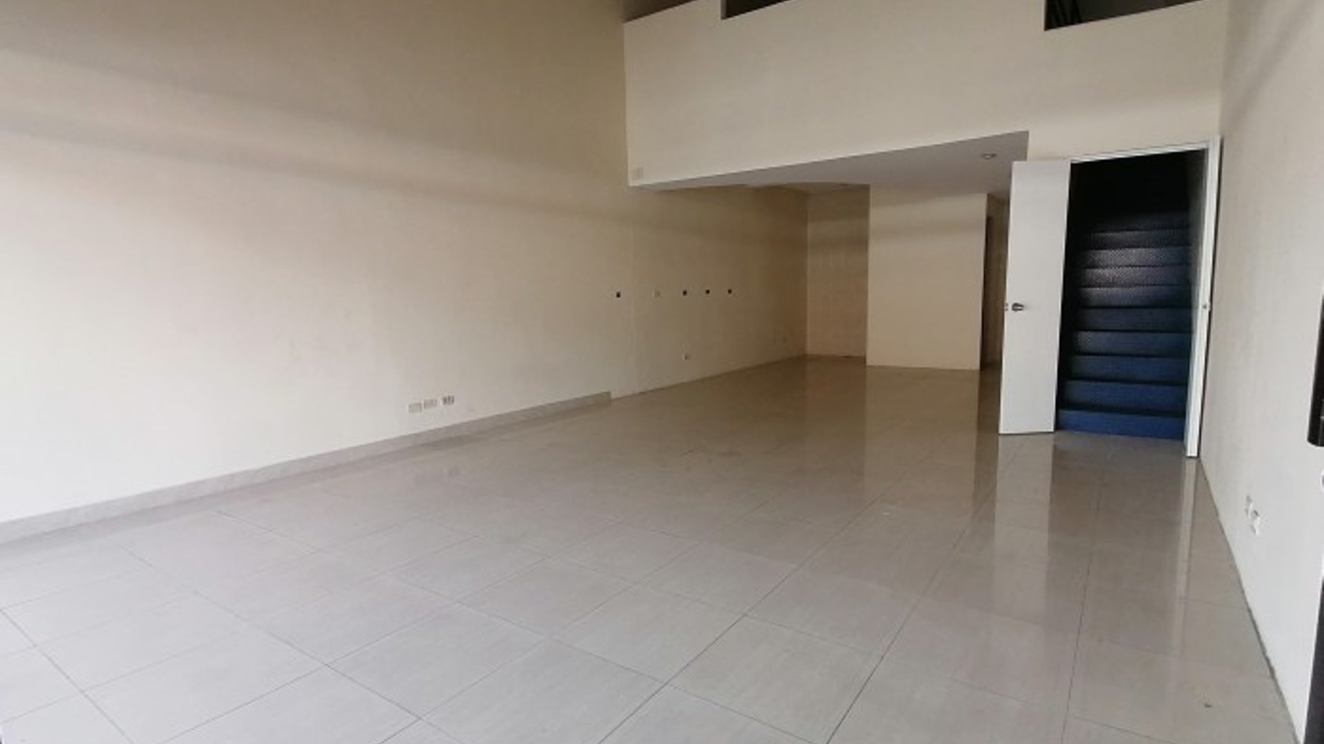 En Renta Local en Zona 10 con 81 m2 cercano a Pradera