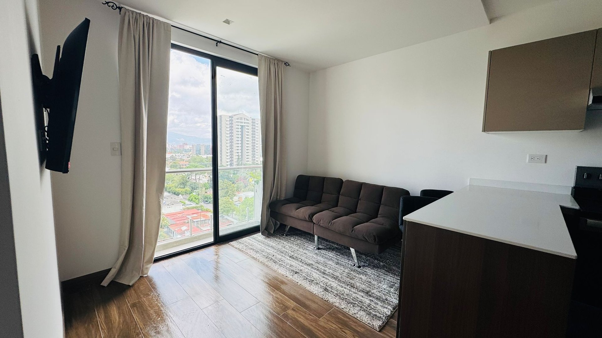 Apartamento en Alquiler Edificio Vila Quince, zona 15 VH2