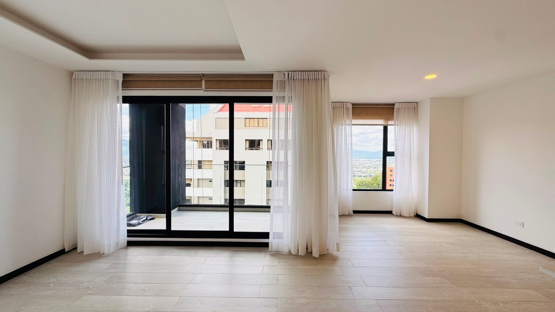 ALQUILER DE HERMOSO APARTAMENTO PARA ESTRENAR - VERDÚ, ZONA 13 - Miniatura 3