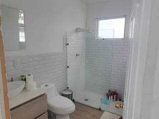VILLA LINDA 2 / Casa en renta , zona 7 - 5