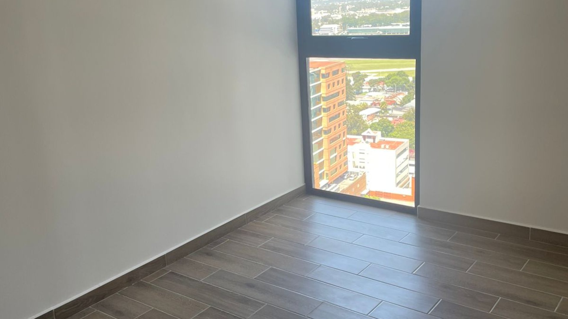 APARTAMENTO NUEVO PARA ESTRENAR ZONA 14 - Miniatura 2