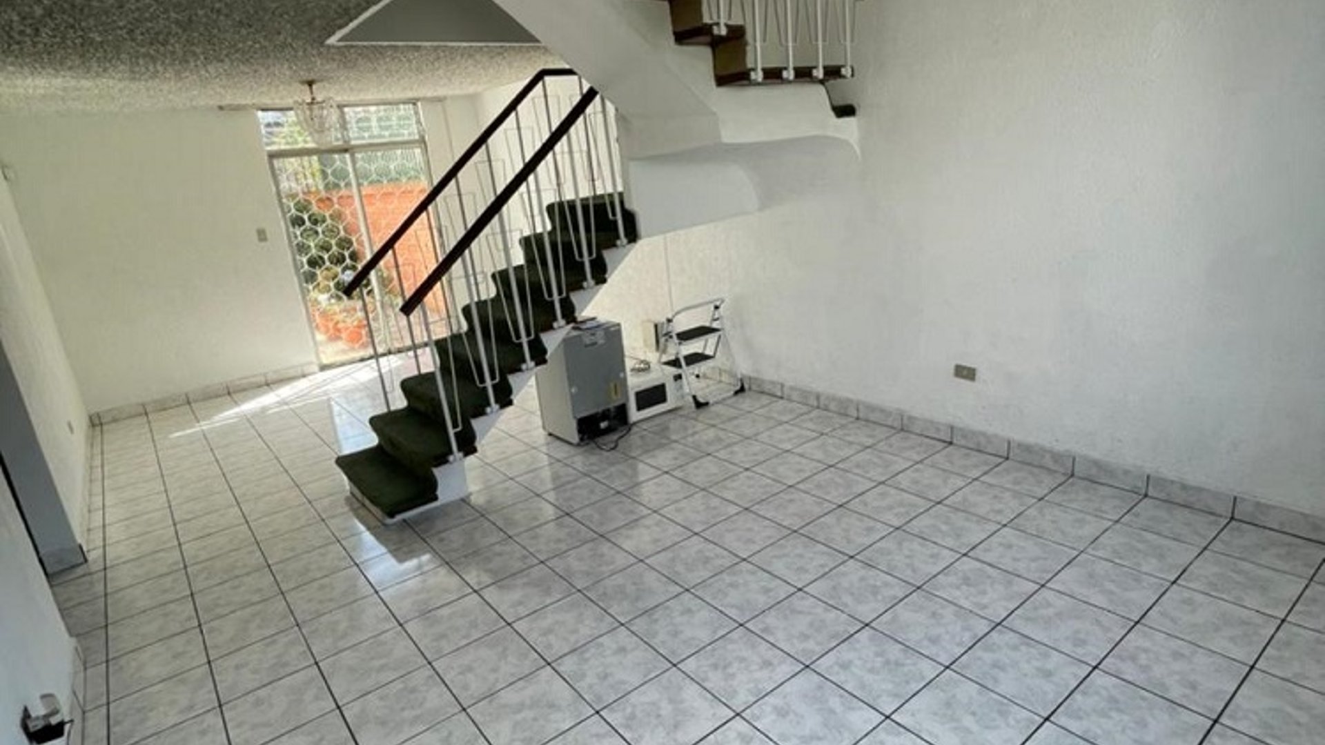 Alquilo Casa Zona 12  idel oficinas, media cuadra de la Avenida Petapa