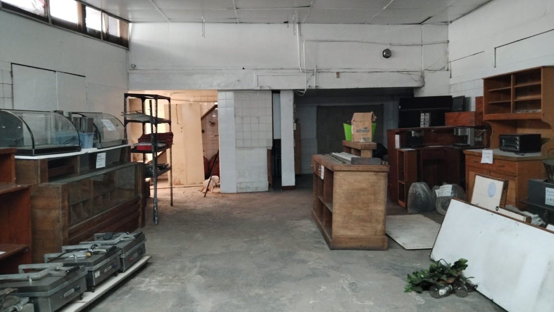 Local en Renta Calzada Roosevelth zona 7  - Miniatura 4