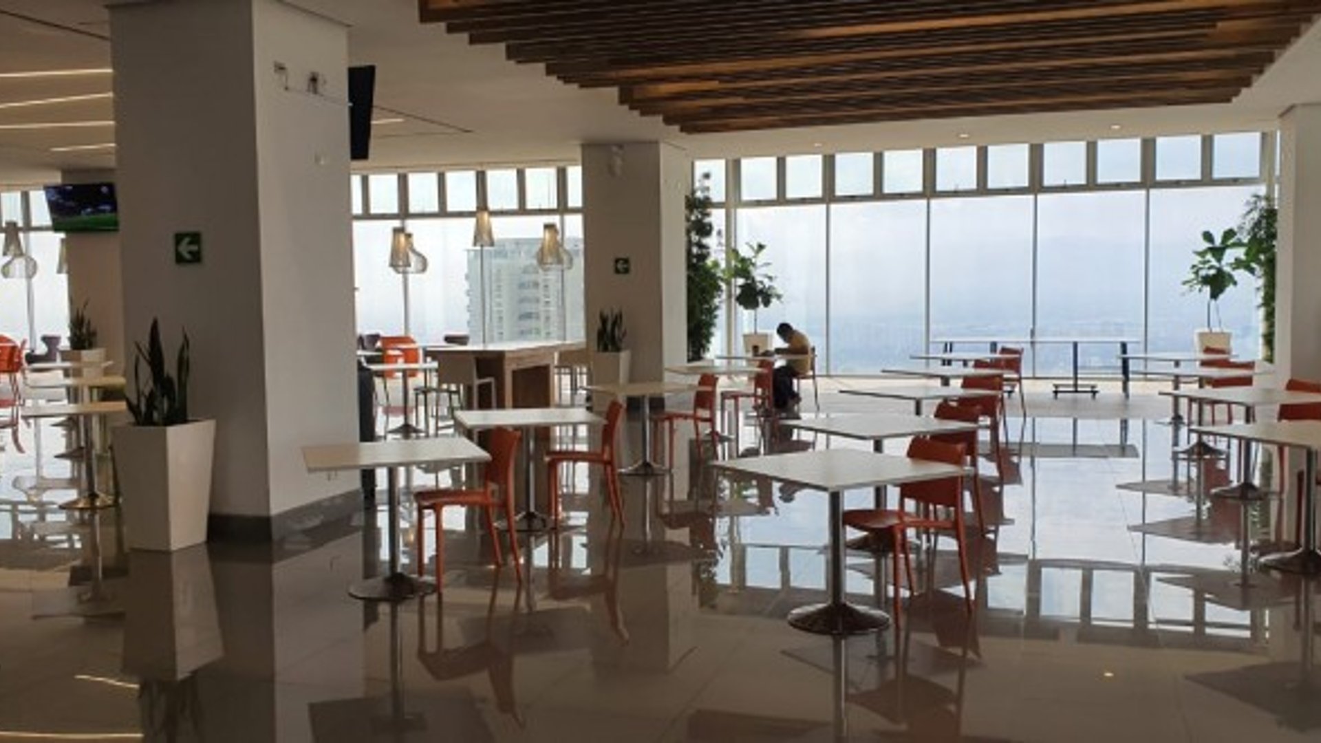 RENTA DE OFICINA EN TORRE TIGO KM 9.5