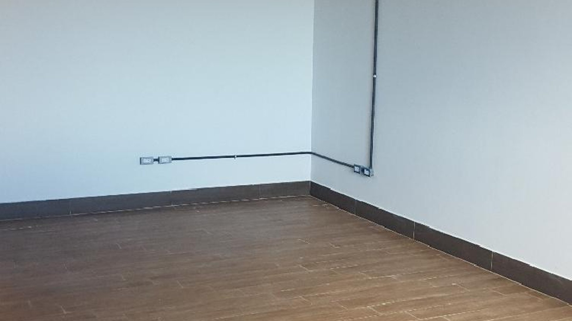 Venta de Oficina por Miraflores zona 11 Nivel Alto