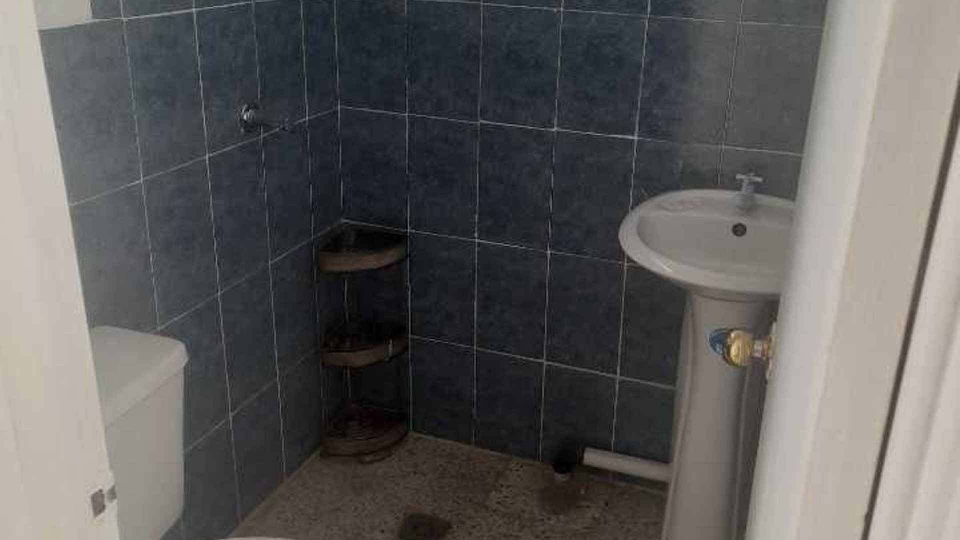 Renta Casa Zona 10, A pocos metros de Hospital Centro Medico - Miniatura 6