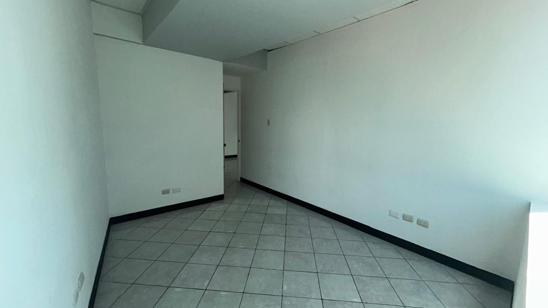 VENTA Oficina Zona 14 Europlaza  - Miniatura 15