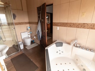 Vendo amplia casa en Condominio el Prado zona 10 - Image 18