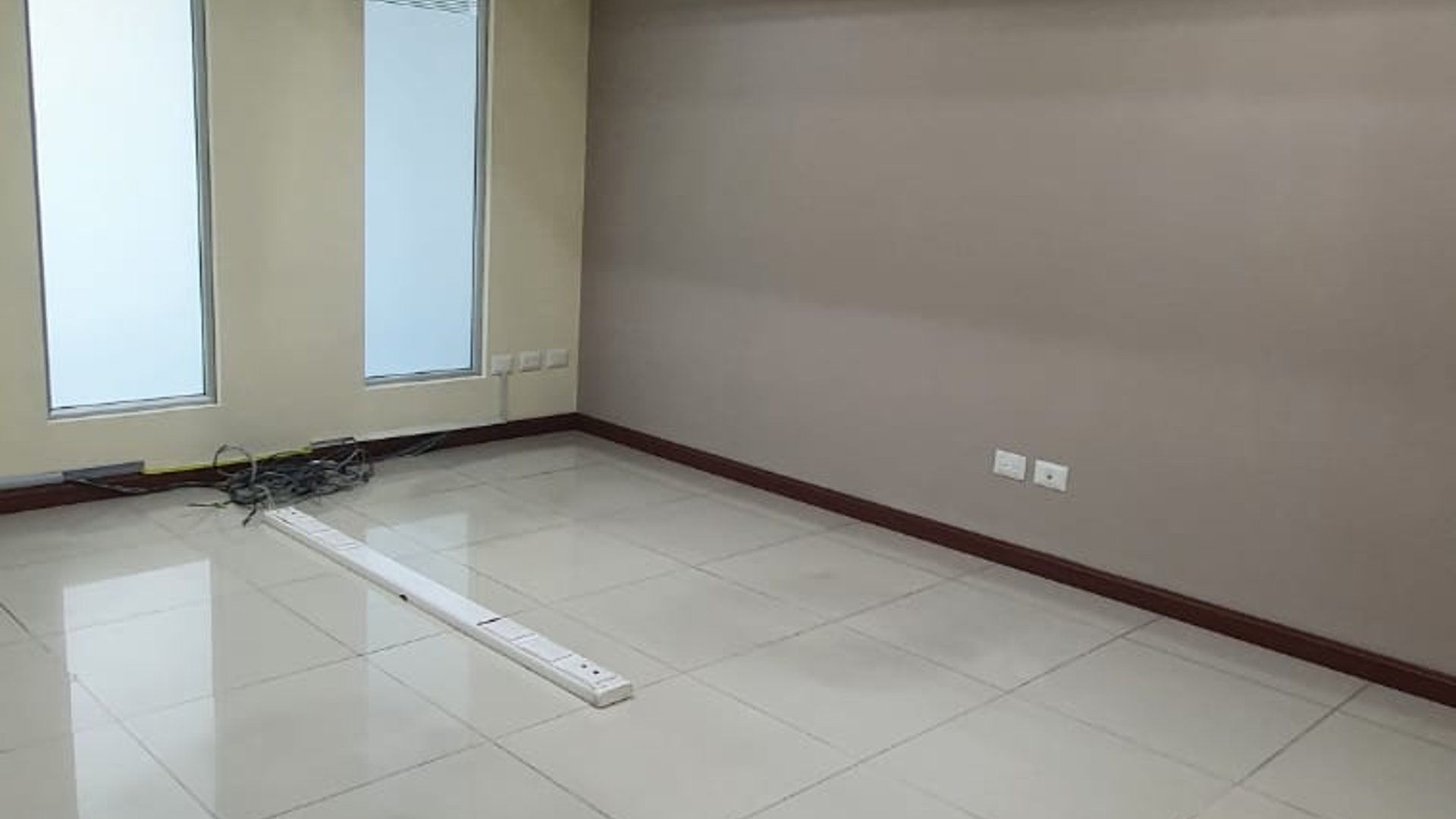 EN RENTA AMPLIA OFICINA 205 MTS ZONA 10 REFORMA 10 - Miniatura 9