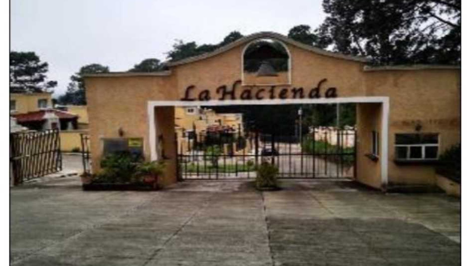 Venta de casa 2 niveles Residencial La Hacienda San Lucas Sac. - Image 1