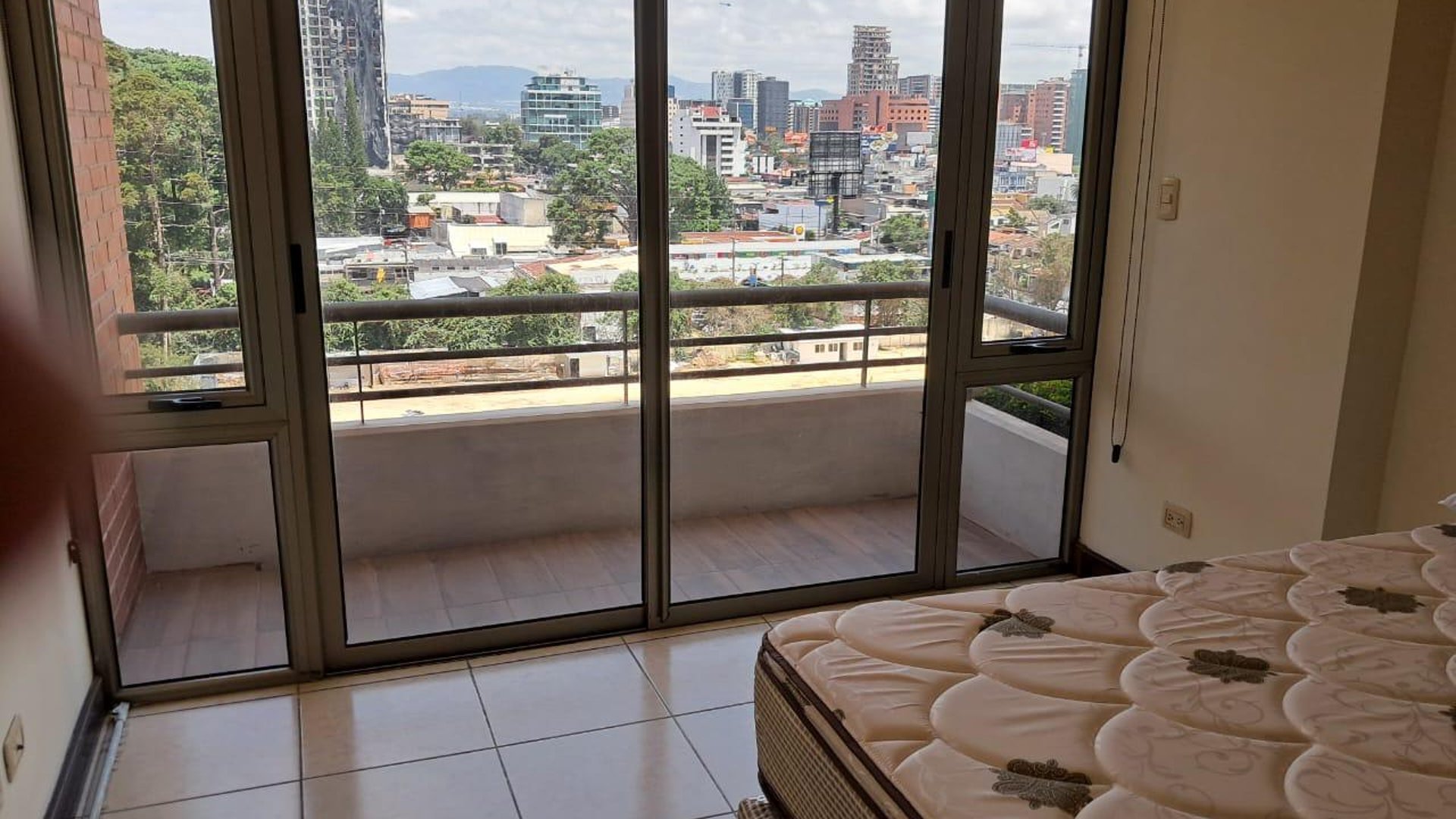 ALQUILER DE CÉNTRICO APARTAMENTO - JARDINES DEL ACUEDUCTO, ZONA 10 - Miniatura 7