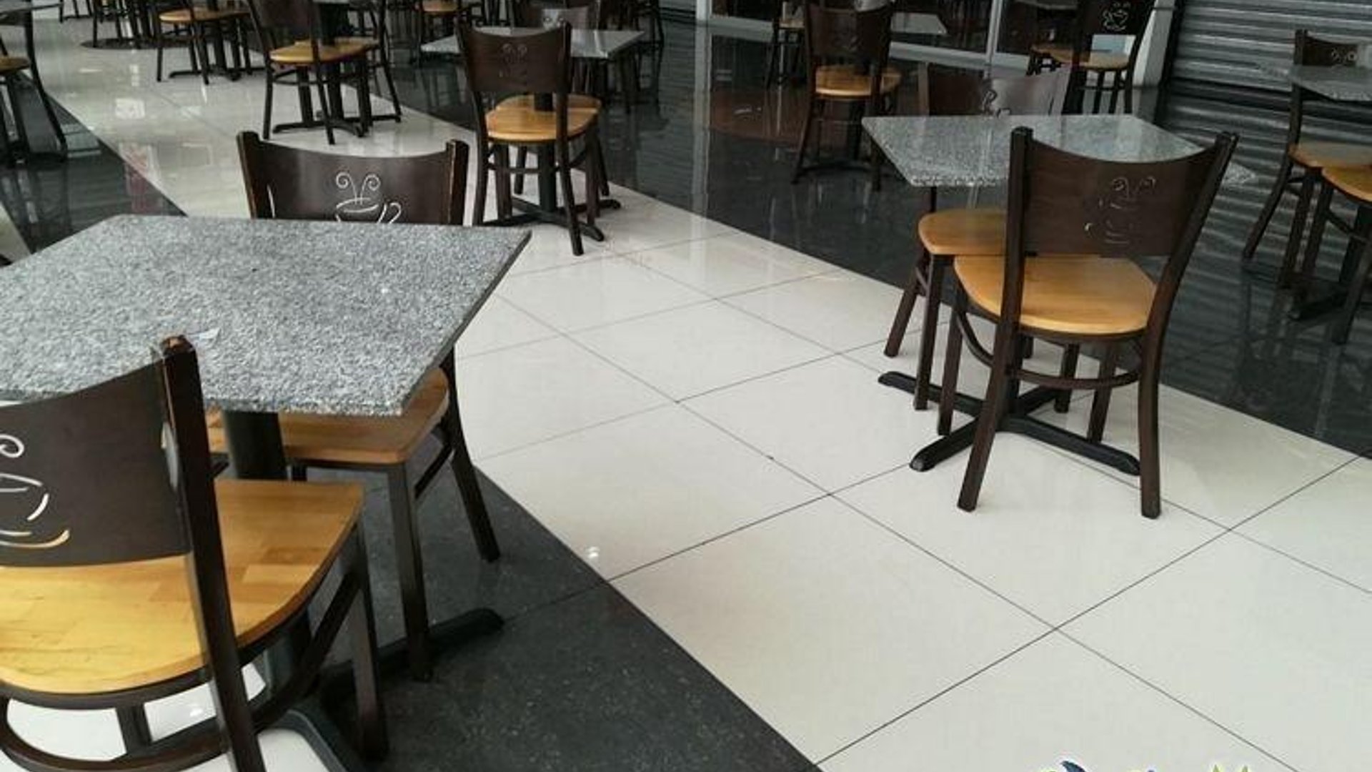 Local en área de Foodcourt en Zona 7 Roosevelth - Miniatura 6